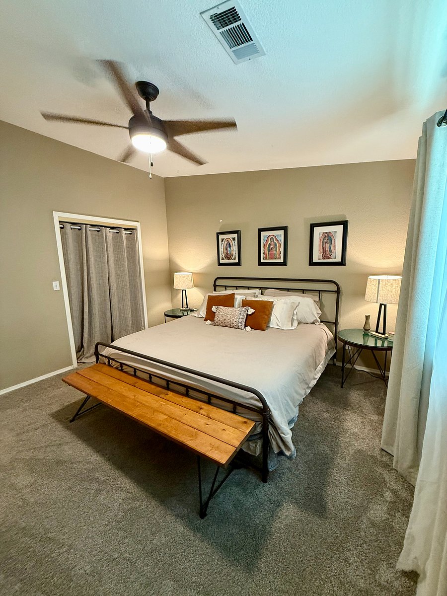 Bedroom w/ King Bed & Walk-In Closet