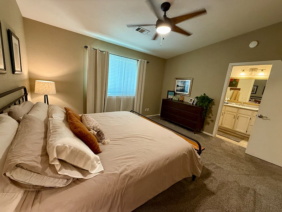 Bedroom w/ King Bed & Access to Bathroom 