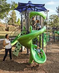 Minder Park - 5 minute walk/next to walking trails for dogs