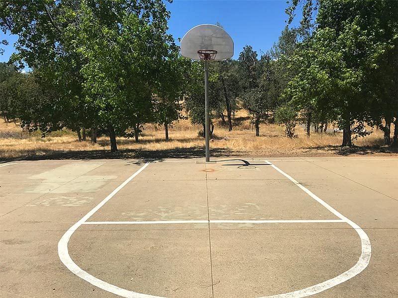 Basketball courts in Minder Park