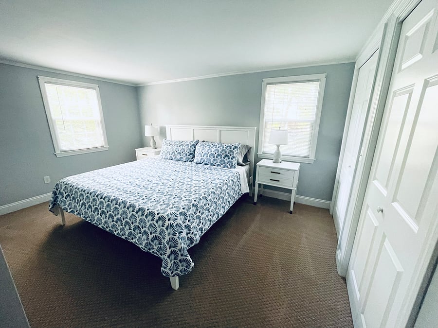 Master bedroom with king bed and en suite bathroom. 2 big closets.