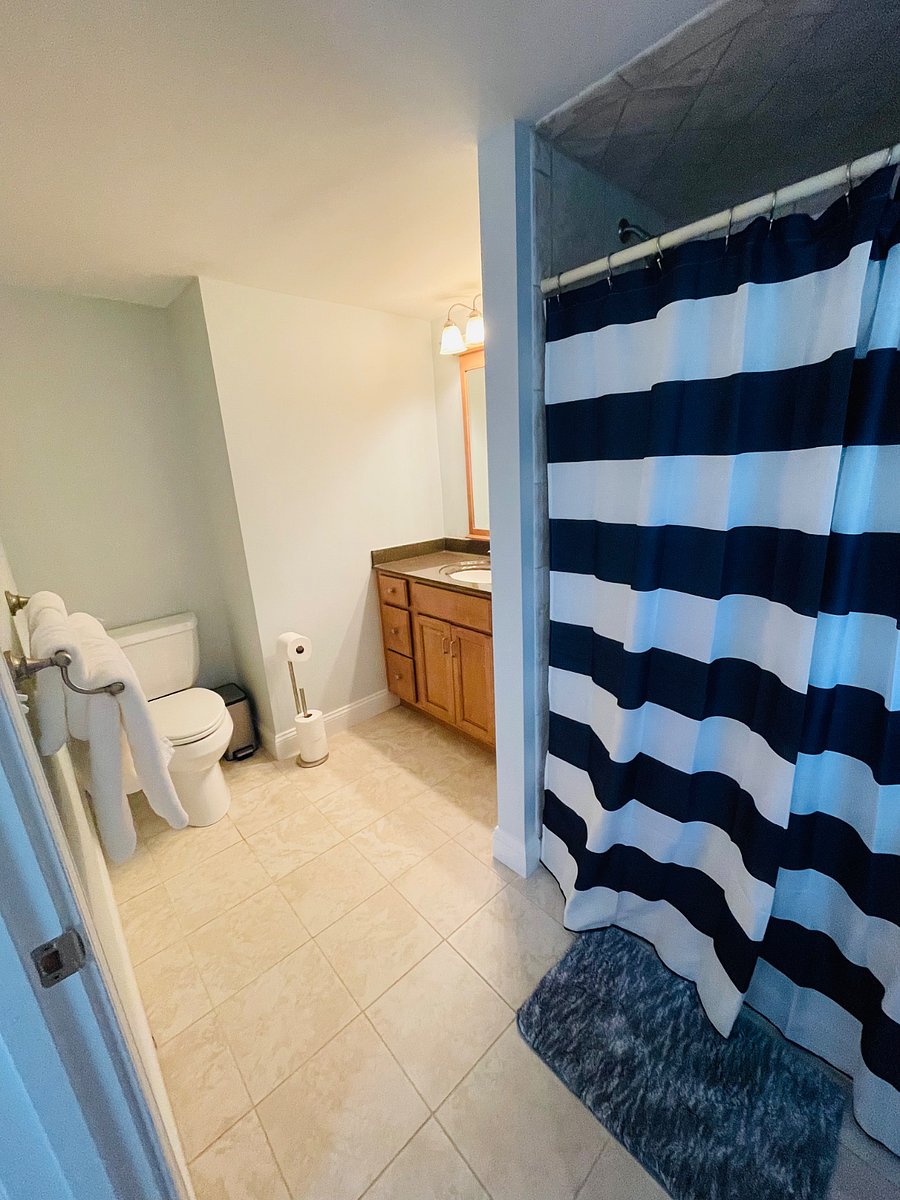 Master en suite bathroom with shower