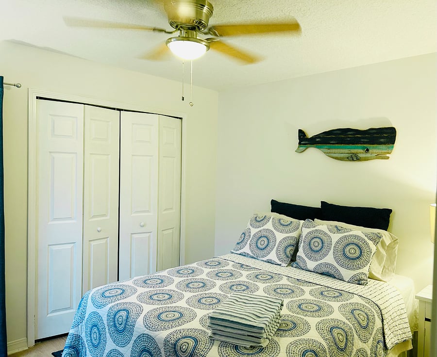another shot of 2nd bedroom queen bed
