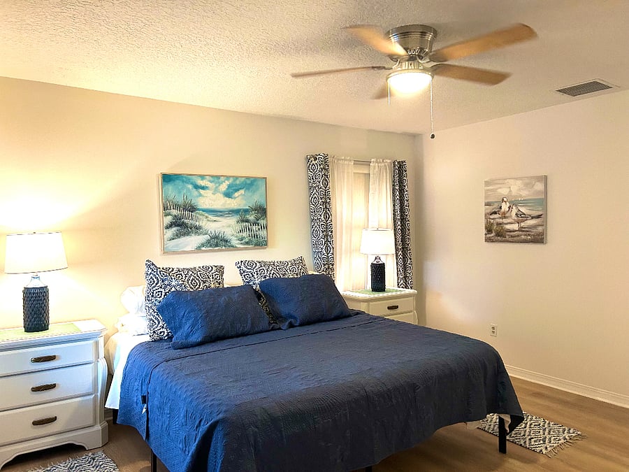 main bedroom - king bed