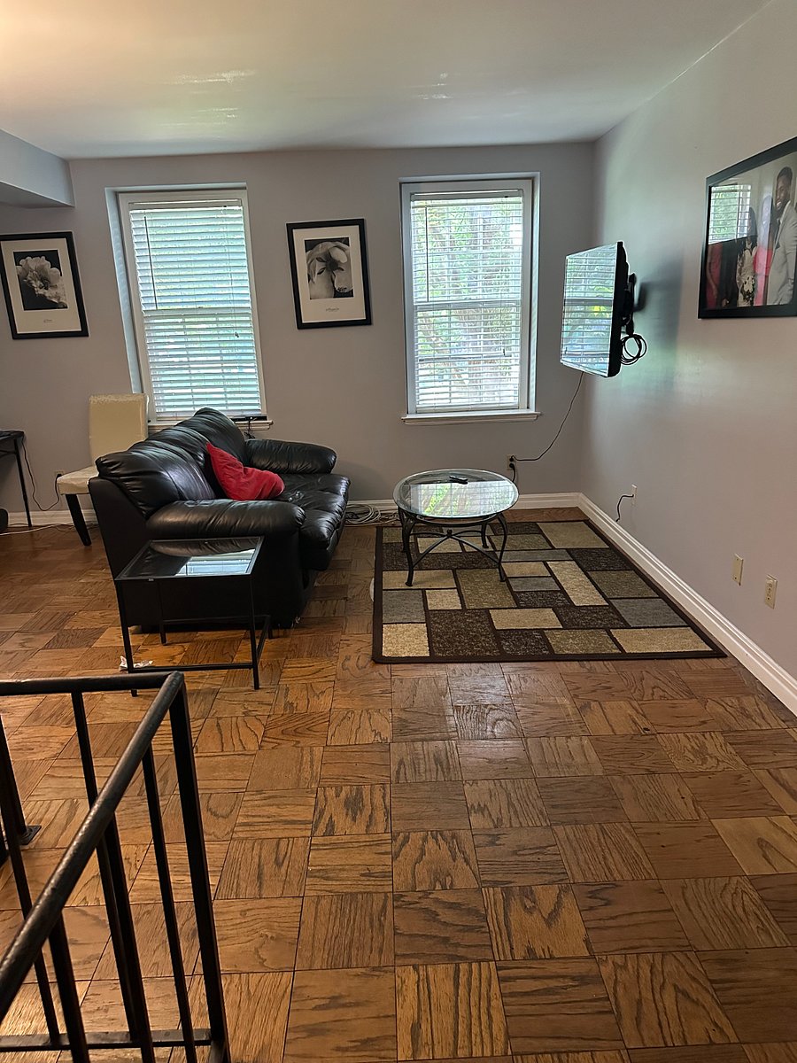2nd Living Room (Upstairs)