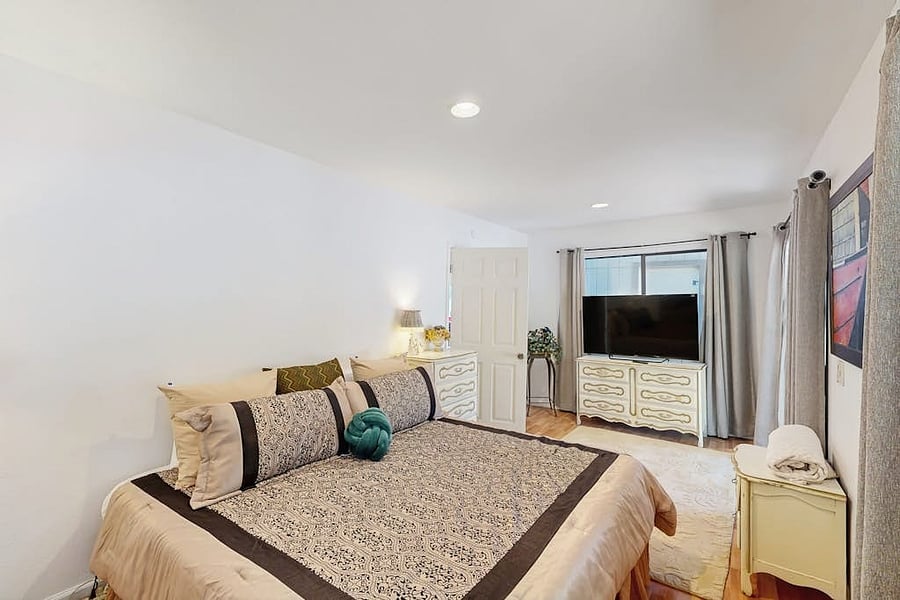 Furnished Finder property 872399_1 photo 12