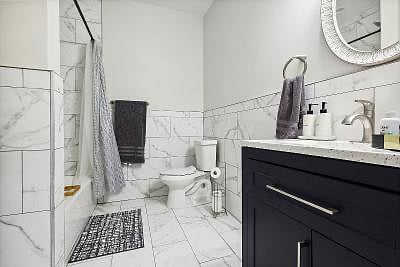 Main bedroom bathroom 