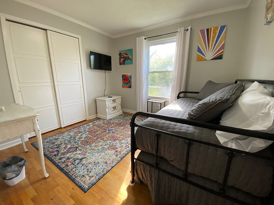 Guest room available for tenant(s) use- Twin daybed with additional twin trundle bed underneath