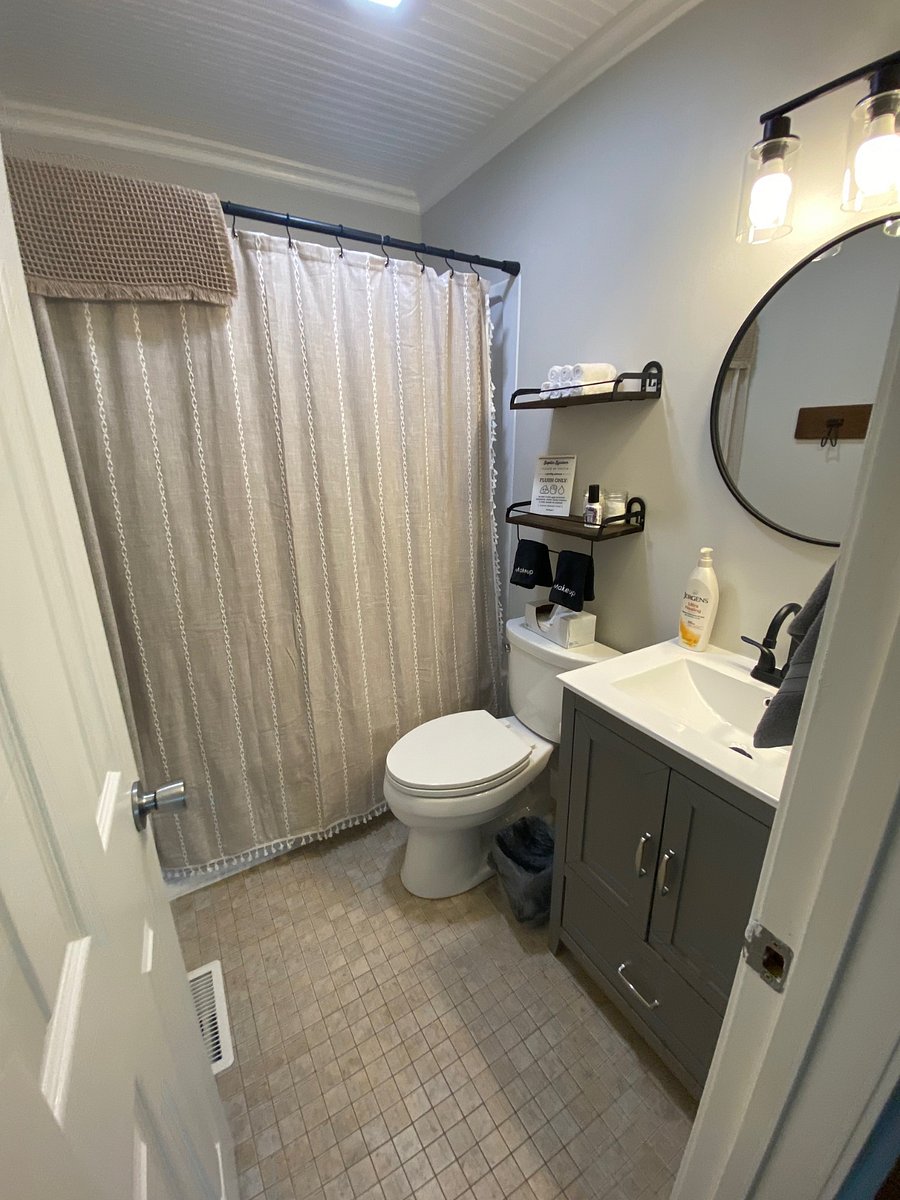 Guest / hallway bathroom