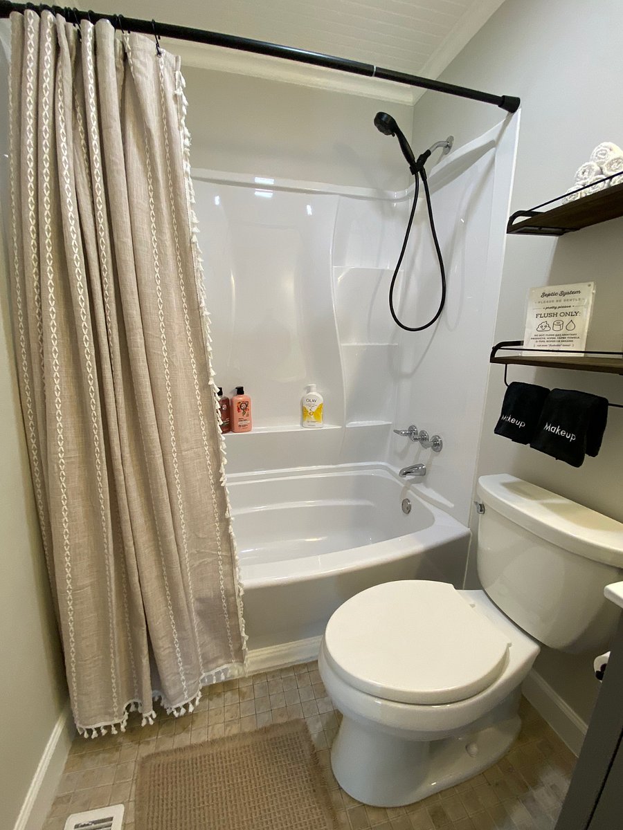 Guest / hallway bathroom
