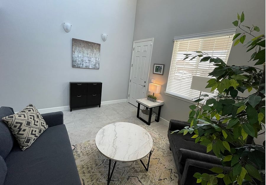 Front room w/entry-exit 