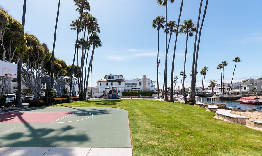 1/2 basketball court