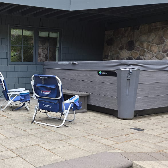 Large high end salt water hot tub