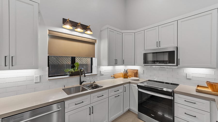 Kitchen w/Induction Stove