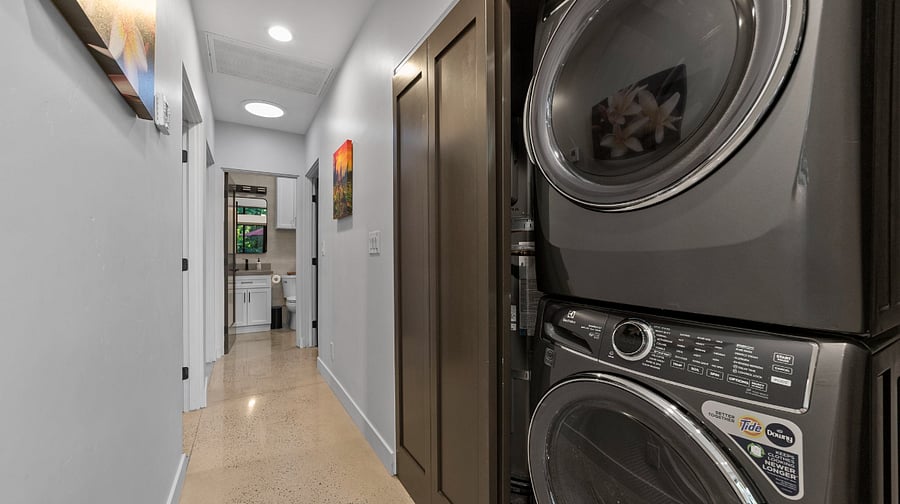 Hallway w/Full-Sized Washer & Dryer