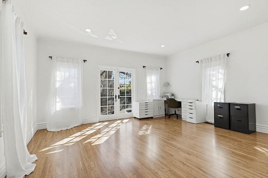 First floor guest bedroom 