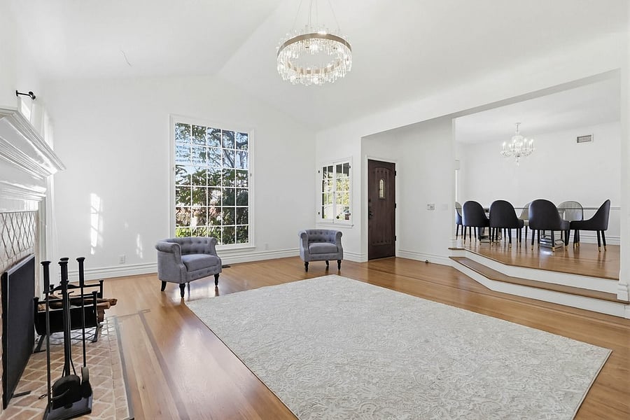 living room 