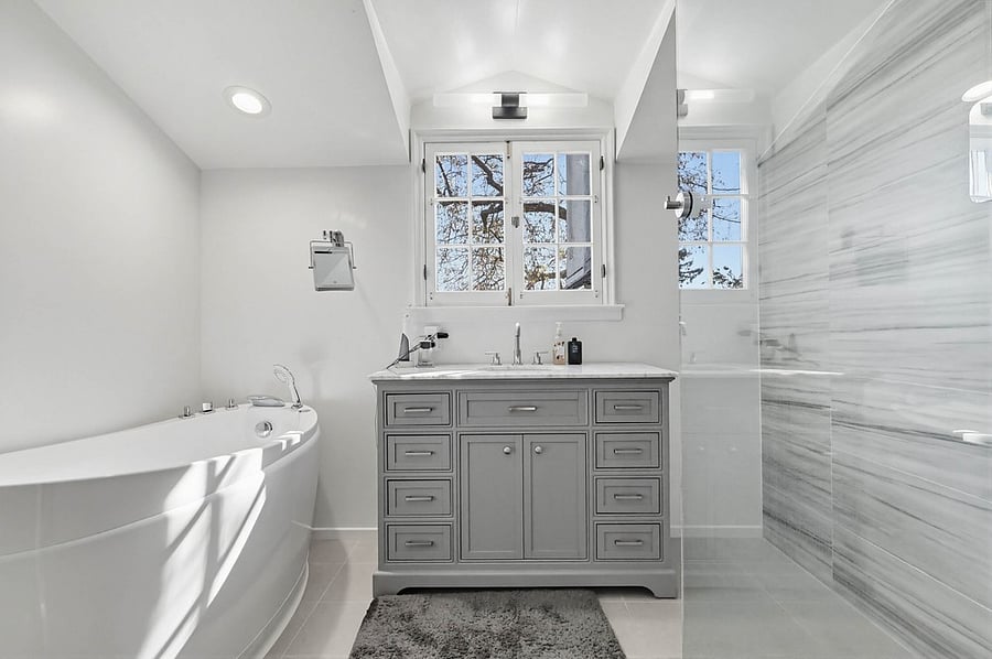 Master bathroom 