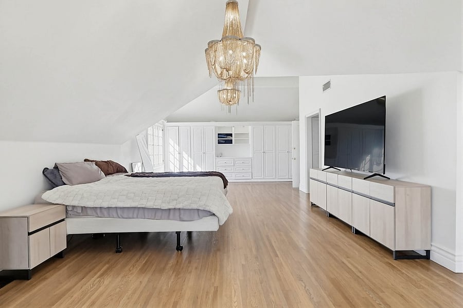 Master bedroom 