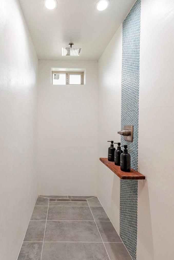Bathroom 1 with shower