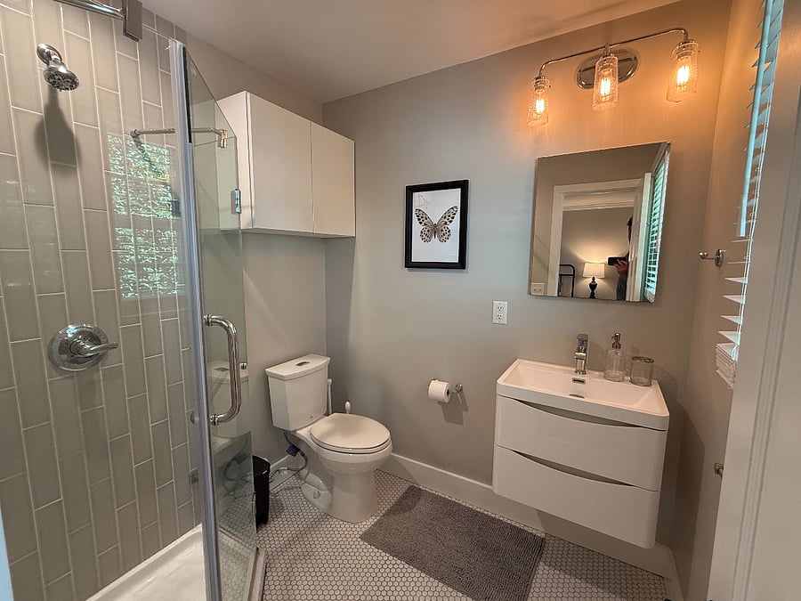 Primary Bedroom en-suite Bathroom