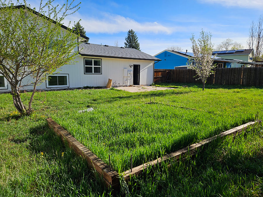 Huge backyard for pet-friendly home!