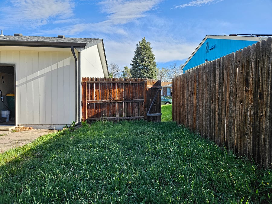 Huge backyard for pet-friendly home!