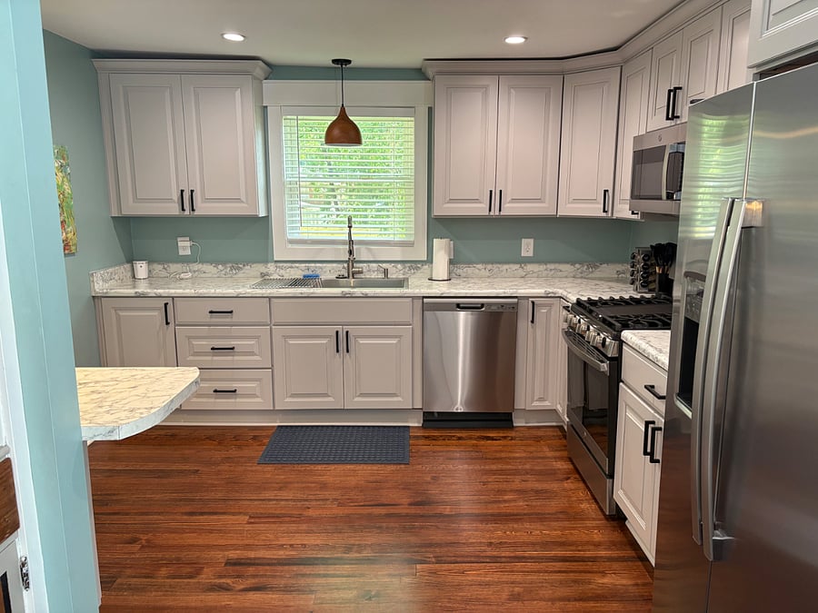 Recently remodeled, fully stocked kitchen