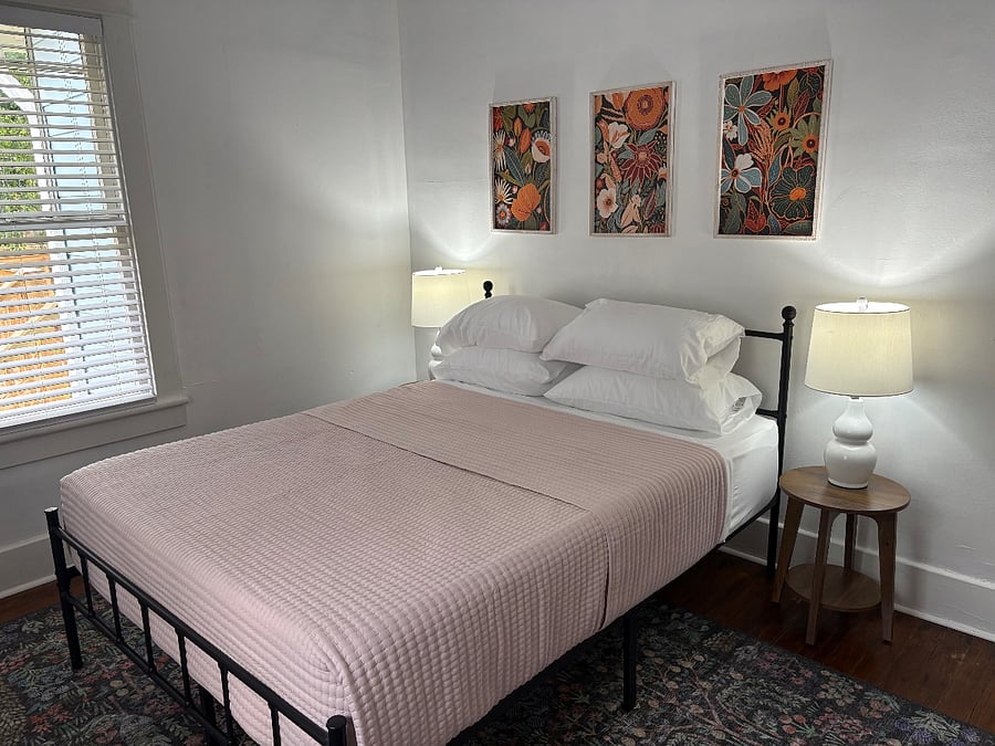 2nd bedroom with lots of natural light and Queen size bed.
