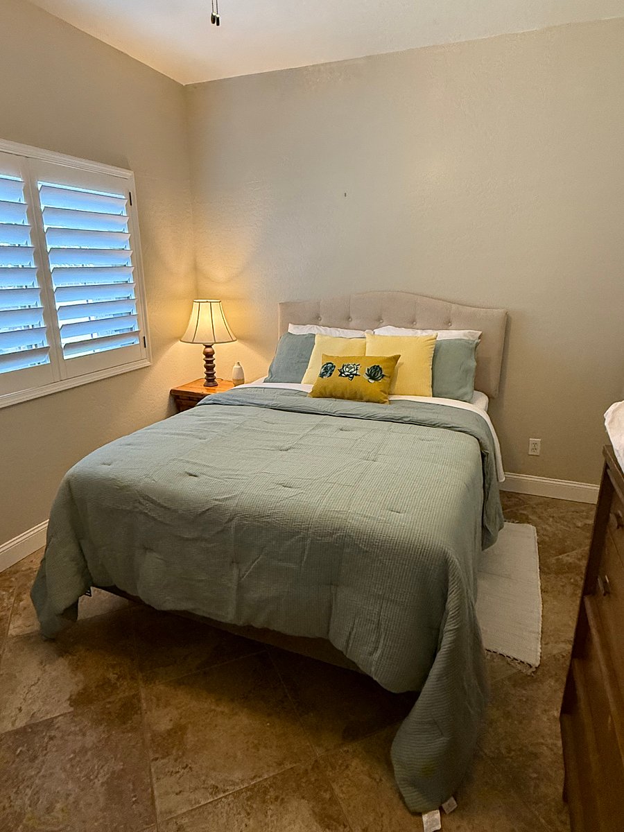 2nd bedroom
