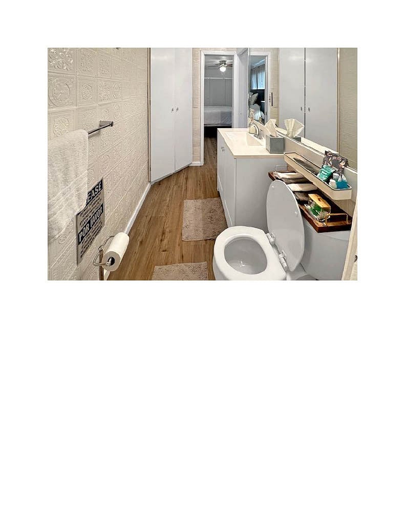 Bathroom/shower area