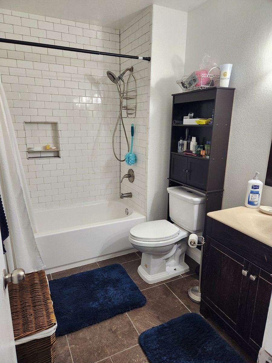 Shared full bathroom on the second floor.