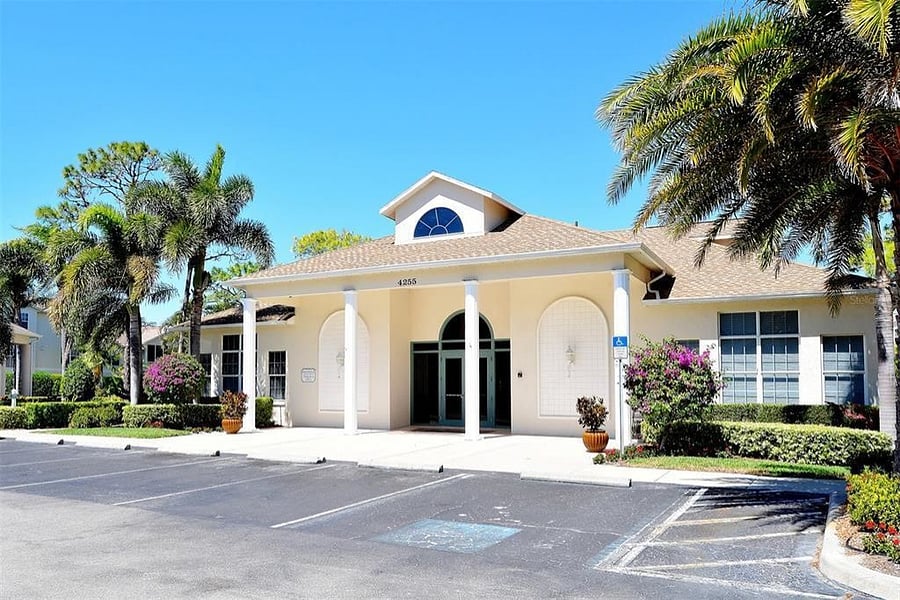 Club House (Fitness Center, Library, Card Room, Movie Theater)