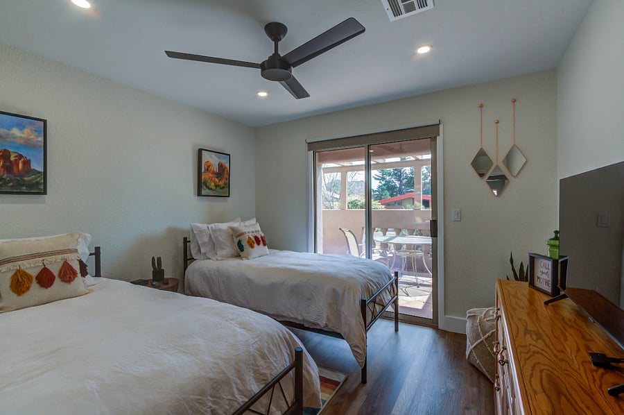 3rd Bedroom with 2 Twin Beds