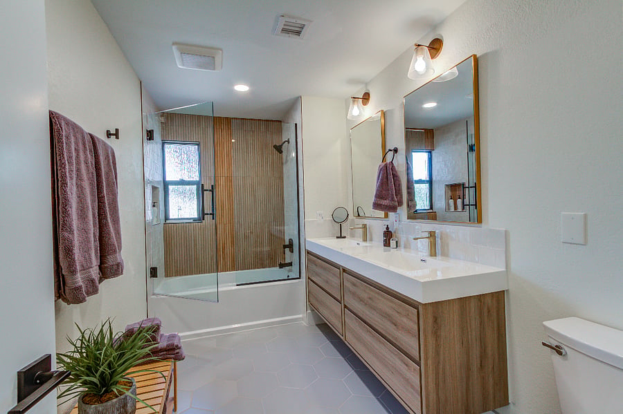 2nd Bathroom with Dual Vanity Sinks and Tub/Shower Combo