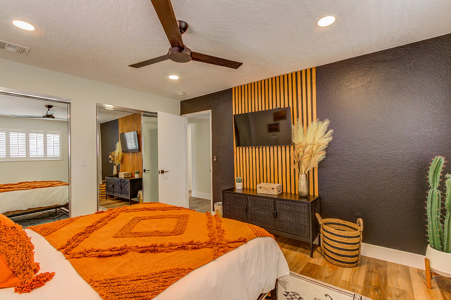 2nd Bedroom with Queen Bed