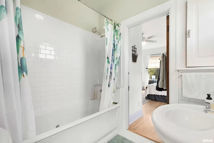 Second Floor, Jack & Jill Bathroom