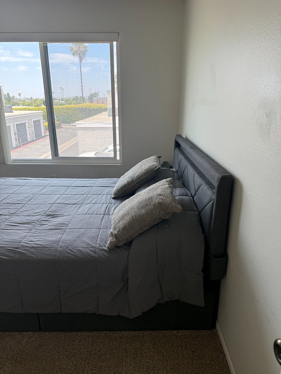 Guest bedroom