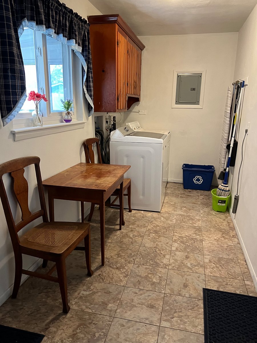 Laundry room- washer/dryer.