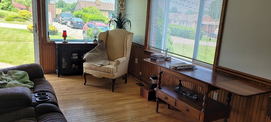 Sun room or second living room or second dining room off kitchen 