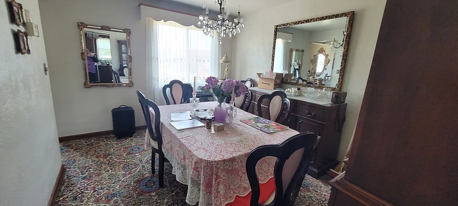 Present dining set 