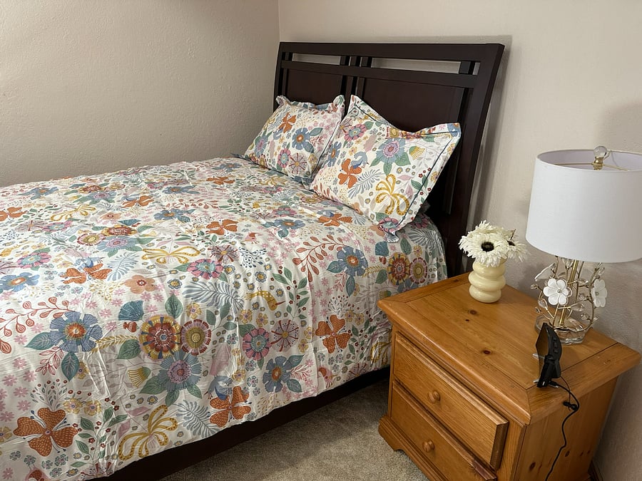 Cozy Bedroom with Queen Size Bed. Sheets, blankets and several pillow options provided. The bed is VERY comfortable! Pillows and comforter are brand new!
