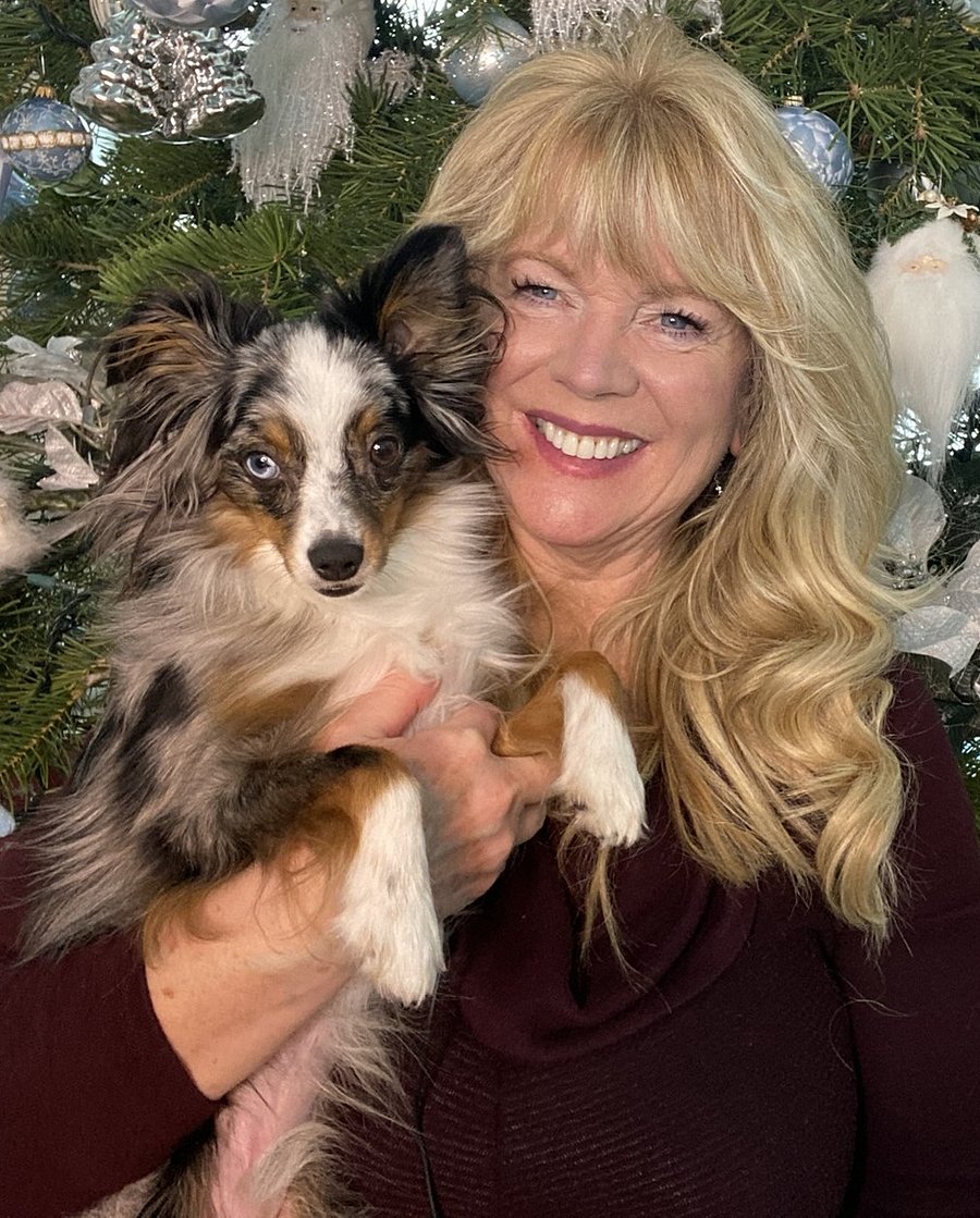 Greetings! Meet Prism, my 11 lb toy Aussie and your new host! Thanks for taking the time to view the home. I hope you can see how peaceful and well cared for it is. I live alone, keep a very quiet, tidy space, and truly value a clean, respectful environment. If you're someone who appreciates that same level of cleanliness, comfort and calm, I think you'll feel right at home here. Feel free to reach out with any questions or if you'd like to move forward. I would love to hear from you.