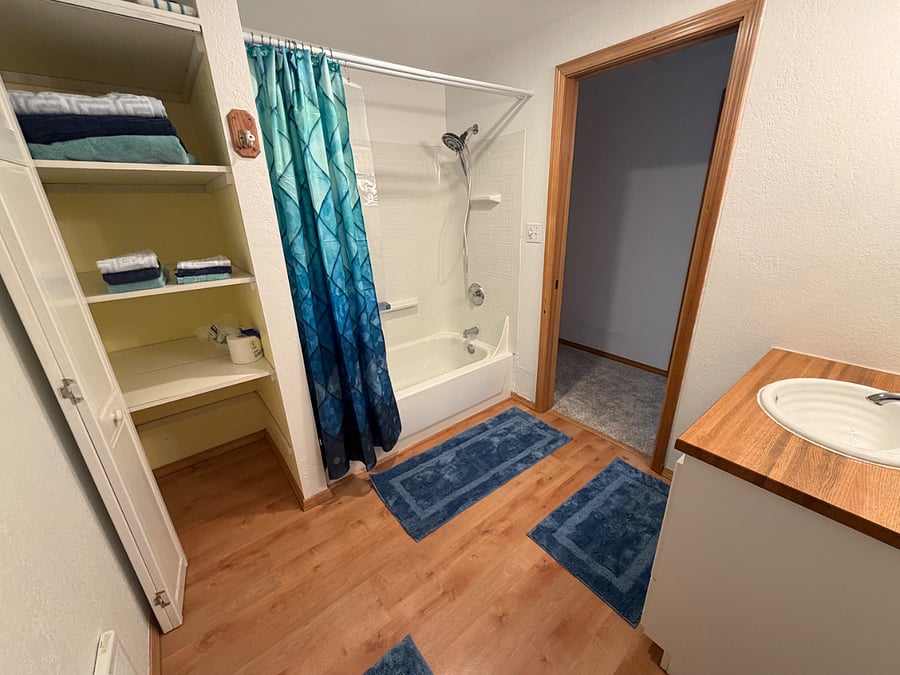Spacious bathroom with lots of storage. New towels and washcloths provided. Soap, toilet paper and other toiletries provided the first month so you can move in without the worry of shopping