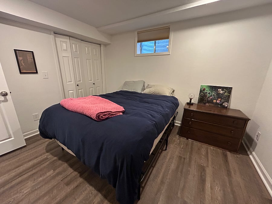 Queen room downstairs.