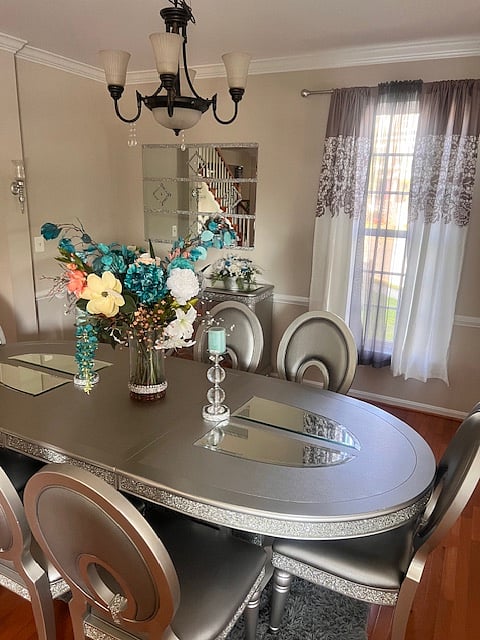 Shared Guest Dining Room