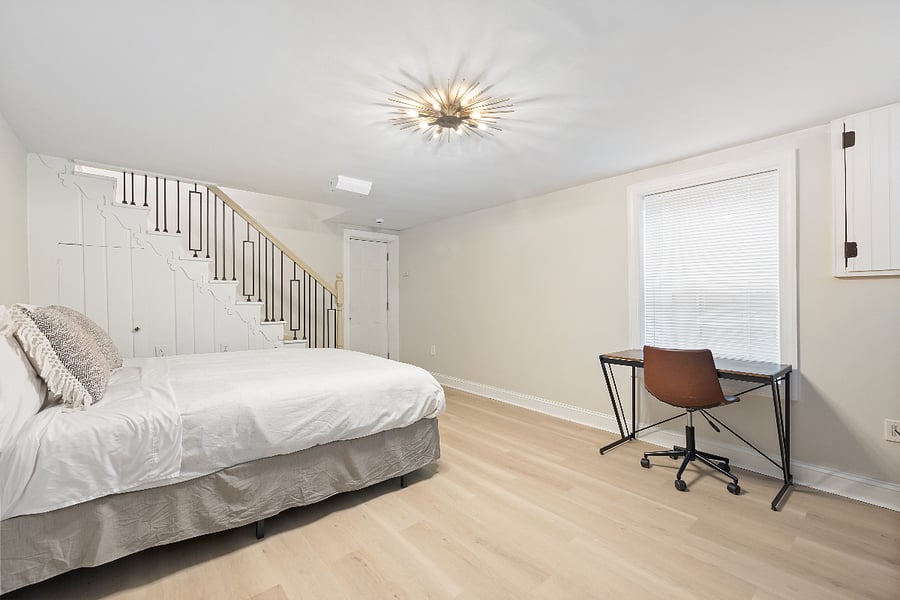 Basement bedroom w day bed setup
