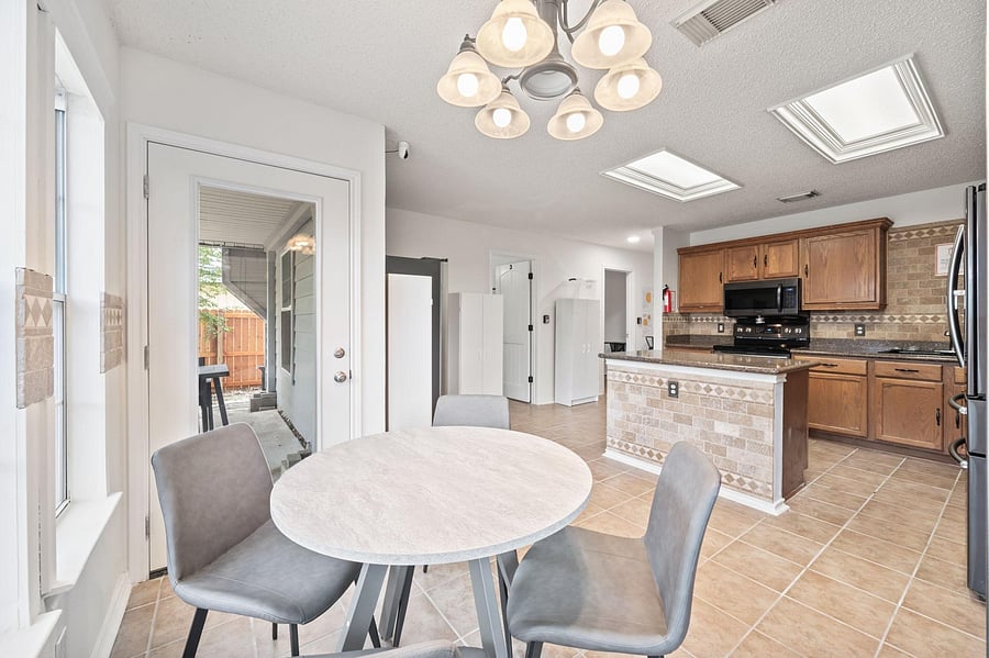 Furnished Finder property 873530_1 photo 13