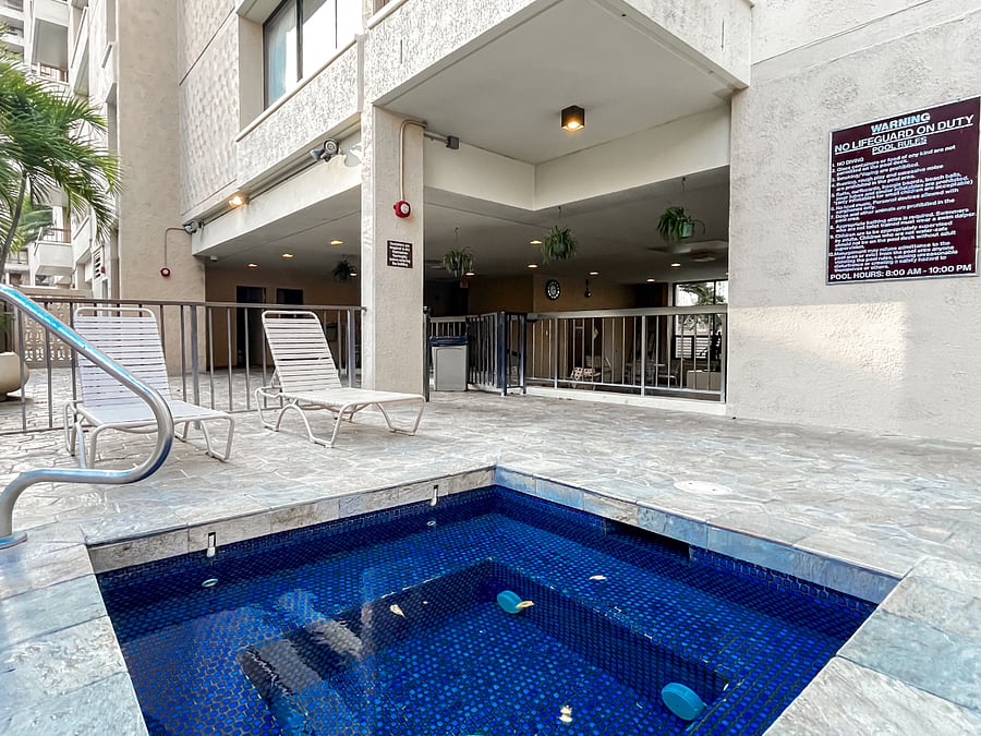 Heated pool, hot tub, grilling area, and kitchenette. Were part of a two-building complex with shared amenities so if one is busy the other is often empty. The other building has a heated pool, hot tub, grills, and a sauna. Tenants may use the facilities in either building.
