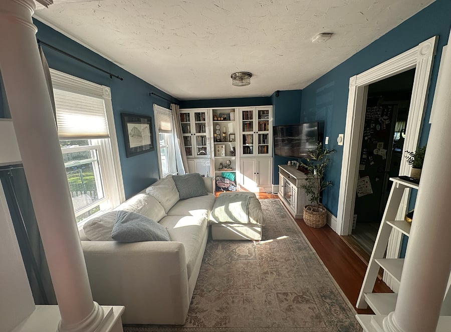 Living room
